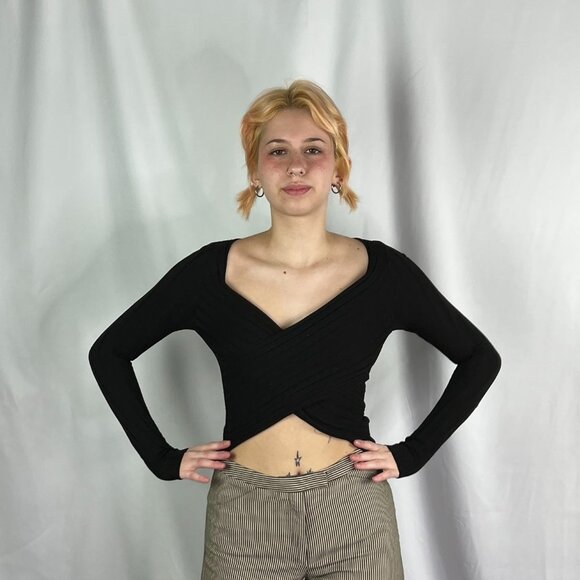 Urban Outfitters Black Long Sleeve Crossover Sweater - Picture 2 of 12